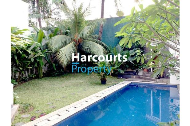 Rumah bernuansa Eropa Klasik Mewah