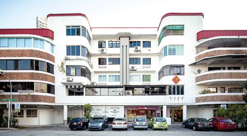 Tiong Bahru is one of those expat enclaves that exudes a strong hipster vibe, too cool for the mainstream crowd