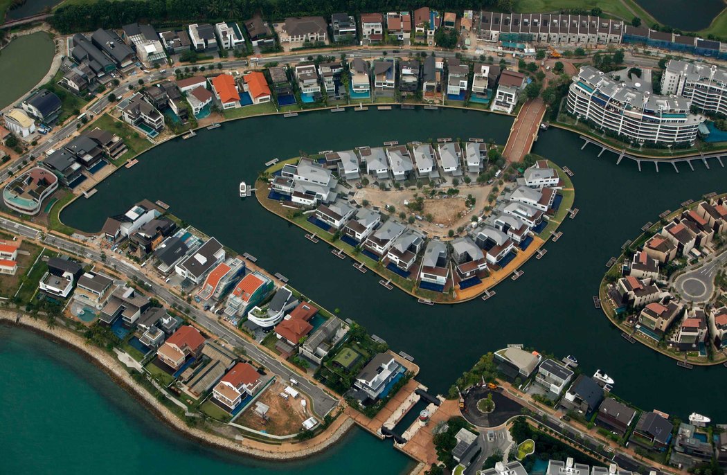 Luxury property prices continue to face slow demand