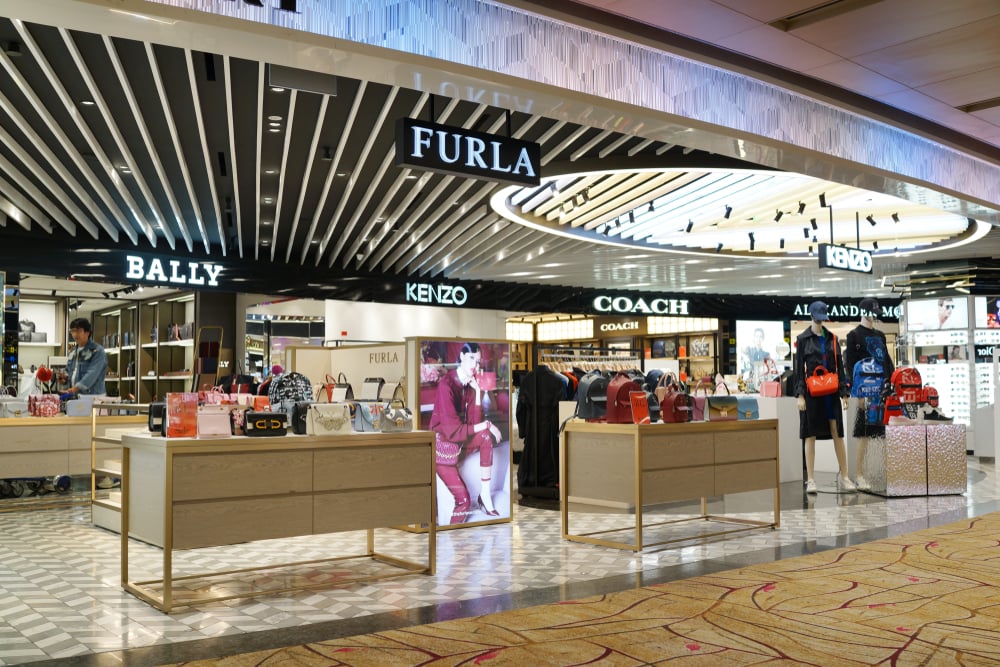 retail stores selling similar items