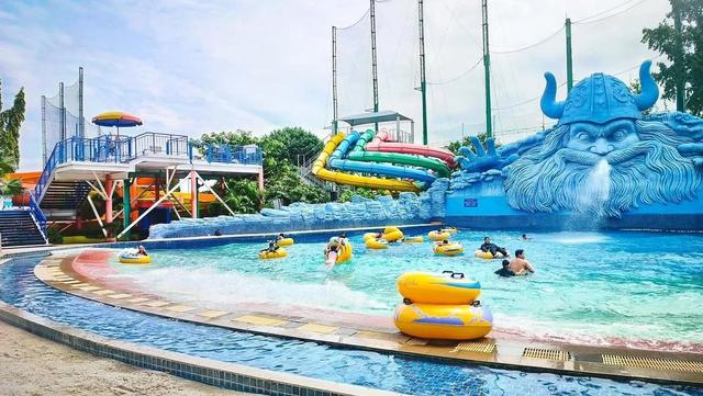 Explore Pondak Indah Water Park