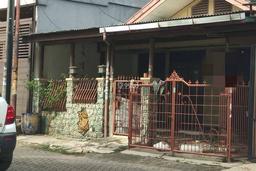 Rumah depan taman di Taman Surya, Kalideres - Jakarta Barat 