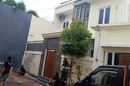 RUMAH MEWAH DAN MEGAH  DEKAT AMBARUKMO PLAZA