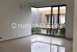 Rumah Permata Buana, Ukuran : 8x15m2, HGB, 3 Lantai, Hadap: Timur, Harga : 6,3M Nego Permata Buana, Jakarta Barat