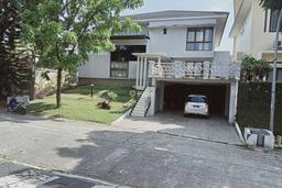 Rumah 2 Lantai Bagus Semi Furnished Sertifikat Hak Milik