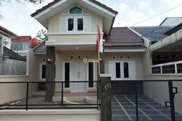 Rumah Cantik di Pinus Regency Kawaluyaan Buah Batu Bandung