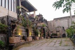 Dijual rumah 3 lantai lokasi palapa sidekarya akses jalan papasan mobil posisi rumah paling pojok