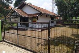 Rumah Dengan Tanah Luas Di Tengah Kota Cicalengka Bandung Rumah Dengan Tanah Luas Di Tengah Kota Cicalengka Bandung