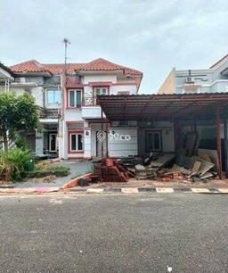 BEVERLY PARK, RUMAH 2LANTAI LOKASI JALAN BOULEVARD HADAP KOLAM RENANG