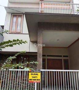 Dijual murah rumah 2 lantai depan fasum di citraraya 