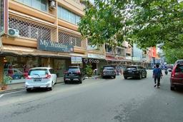 2 UNIT RUKO NAGOYA NEWTON (GANDENG) LOKASI SANGAT RAMAI