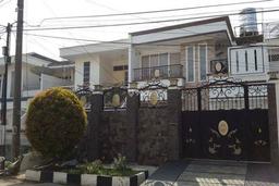 Rumah di Taman Ratu , Uk.10x19.5 m2 , 2 Lantai Full , Semi Furnish , Hrg: 5M Nego , Jakarta Barat