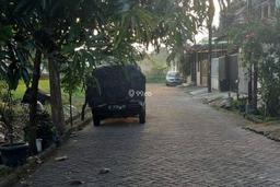 rumah 2 lantai siap huni