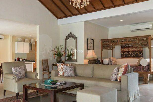 Homey Villa with Spacious Garden at Kerobokan, Close to Petitenget