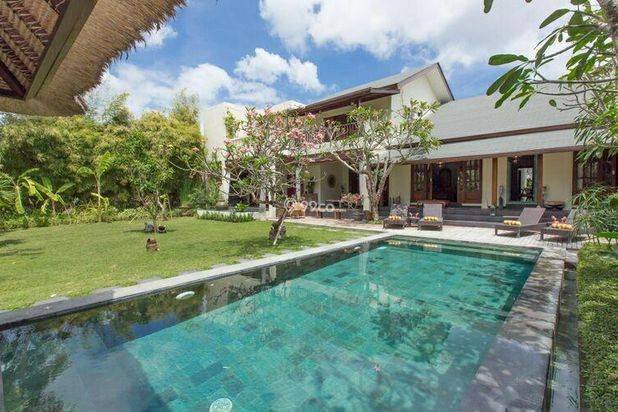 Homey Villa with Spacious Garden at Kerobokan, Close to Petitenget