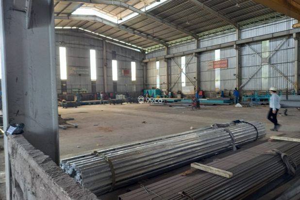 Di jual gudang plus kantor di Jalan Raya setu dekat tol