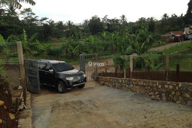 Gudang Caringin, dekat akses Tol Bocimi