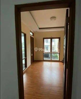 Rumah disewakan 2 Lantai Bagus SHM di Setraduta Cemara