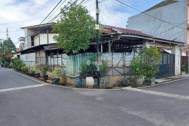 jual rumah tua hoek di Tanah tinggi johar Baru