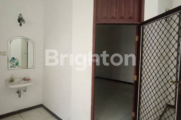 RUMAH MANYAR KERTOADI 2 LANTAI BAGUS TERAWAT LANGSUNG HUNI MURAH