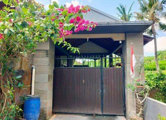 Rumah 2 Lantai Siap Huni Posisi Hook Dengan View Sawah Di Bali