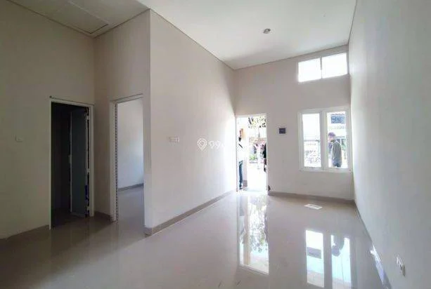 Rumah Cantik Di Depan Kantor Camat Kebonarum