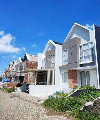 RUMAH 2 Lantai SIAP HUNI DEKAT KAMPUS UMM
