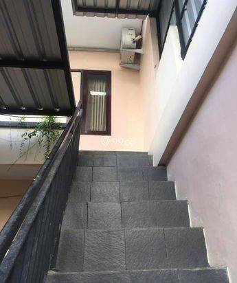 Rumah Kost 10 Kamar Tidur Full Furnish Dekat Unmas