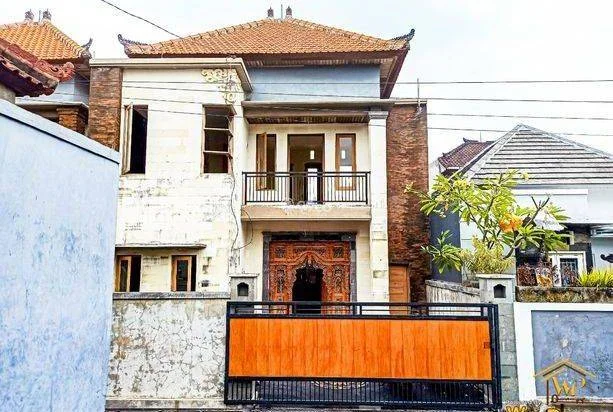 Rumah Siap Huni 2 Lantai Dekat Jalan Utama Batuyang