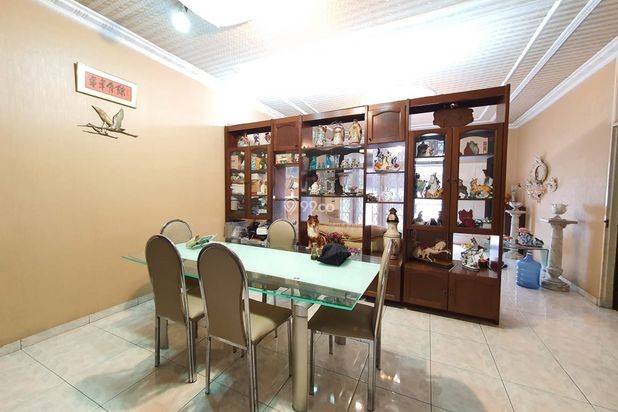 Villa di Komplek Taman Putri Hijau ( Row Komplek Utama )