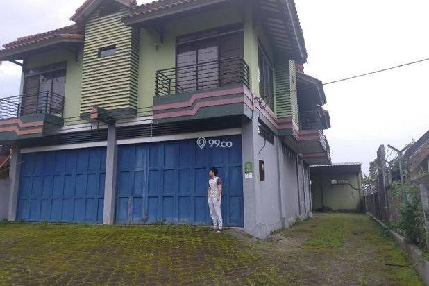 Dijual Murah Rumah mewah 3 lantai dekat wisata Lembang