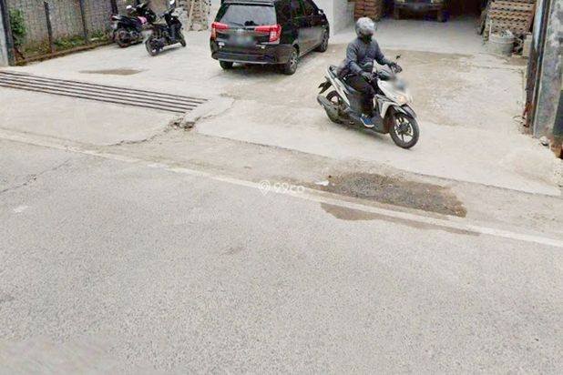 Gudang pinggir jalan dekat BKR dan Soekarno Hatta