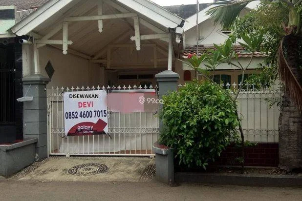 Rumah Lama terawat Semolowaru Indah (code : DVO)