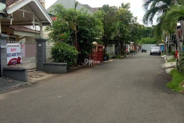 Rumah Lama terawat Semolowaru Indah (code : DVO)