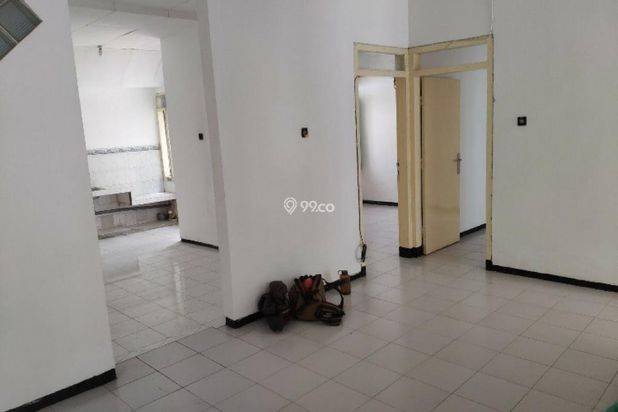 Rumah Lama terawat Semolowaru Indah (code : DVO)