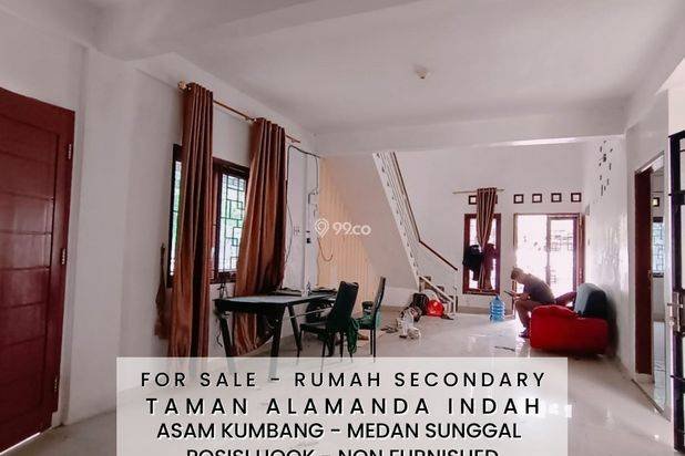 RUMAH CANTIK DI KOMPLEK TAMAN ALAMANDA INDAH - MEDAN