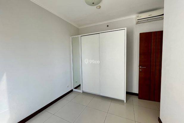 Apartment Waterplace 2BR Surabaya dijual. Semi furnish