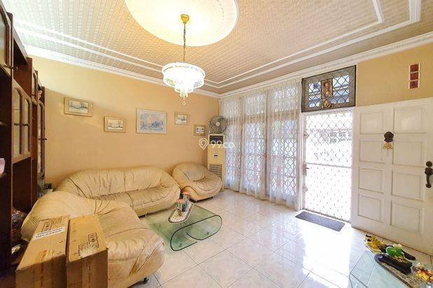 Villa di Komplek Taman Putri Hijau ( Row Komplek Utama )