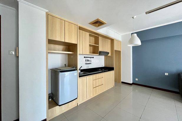 Apartment Waterplace 2BR Surabaya dijual. Semi furnish