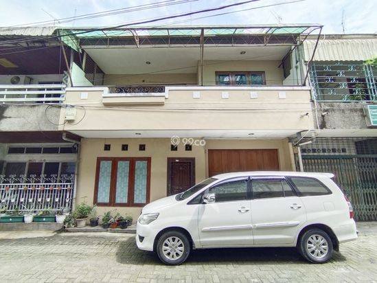 Villa di Jalan Raden Saleh Dalam
