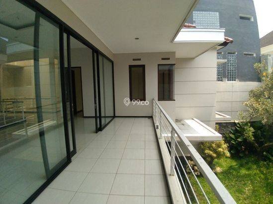 Rumah Mewah 2 Lantai Luas 450 di Araya Golf kota Malang _ 449B
