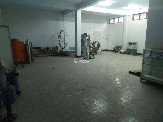 Dijual Murah Rumah mewah 3 lantai dekat wisata Lembang