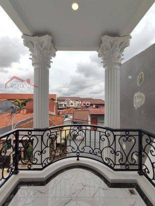 Rumah Murah American Classic POOL Samping Ragunan Jakarta Selatan