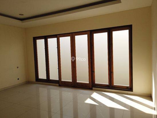 Rumah Elit Modern Tanpa Renovasi di Permata Buana Jakarta Barat