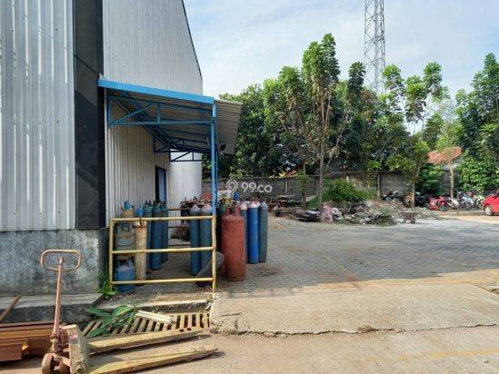 Di jual gudang plus kantor di Jalan Raya setu dekat tol