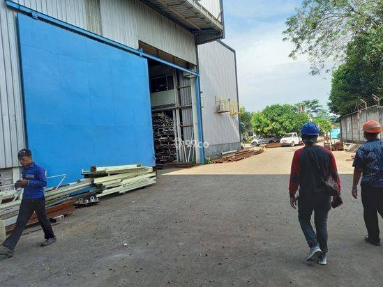 Di jual gudang plus kantor di Jalan Raya setu dekat tol