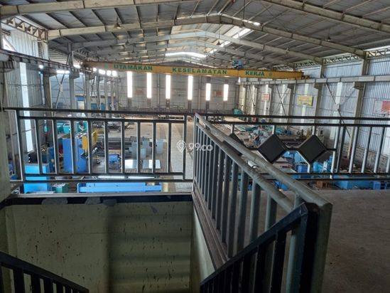 Di jual gudang plus kantor di Jalan Raya setu dekat tol