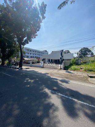 Tanah & Bangunan berada dikawasan Jl.Sudirman dan Dipenogoro Medan
