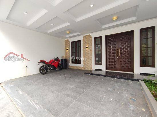 Rumah Baru 2,5 Lantai Dekat Tol Desari Jagakarasa Jakarta Selatan