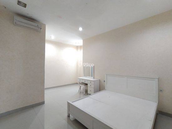 Villa di Jl. Madong Lubis ( Simp Sei Kera )